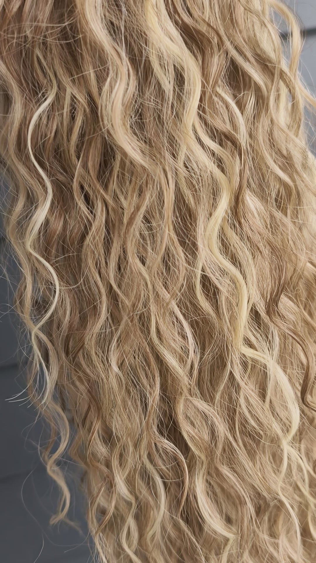 28" Wet n Wavy Blonde Brulee