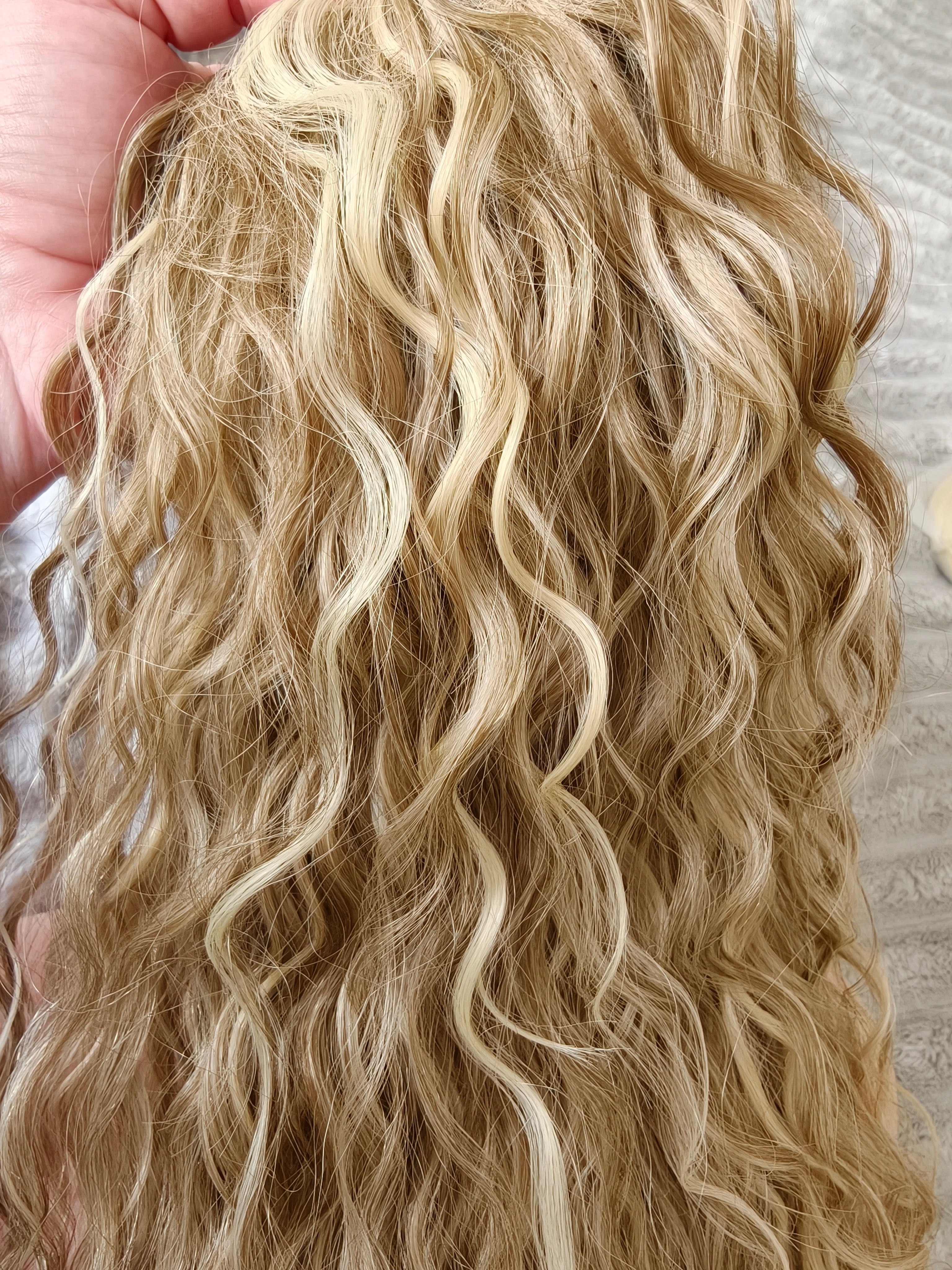 28" Wet n Wavy Blonde Brulee