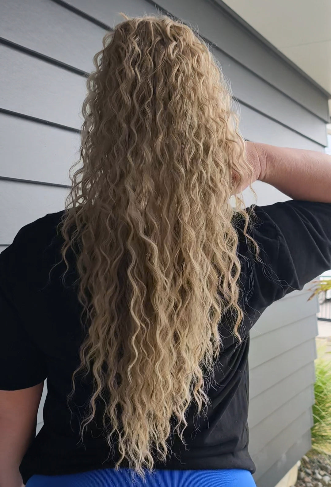 28" Wet n Wavy Blonde Brulee