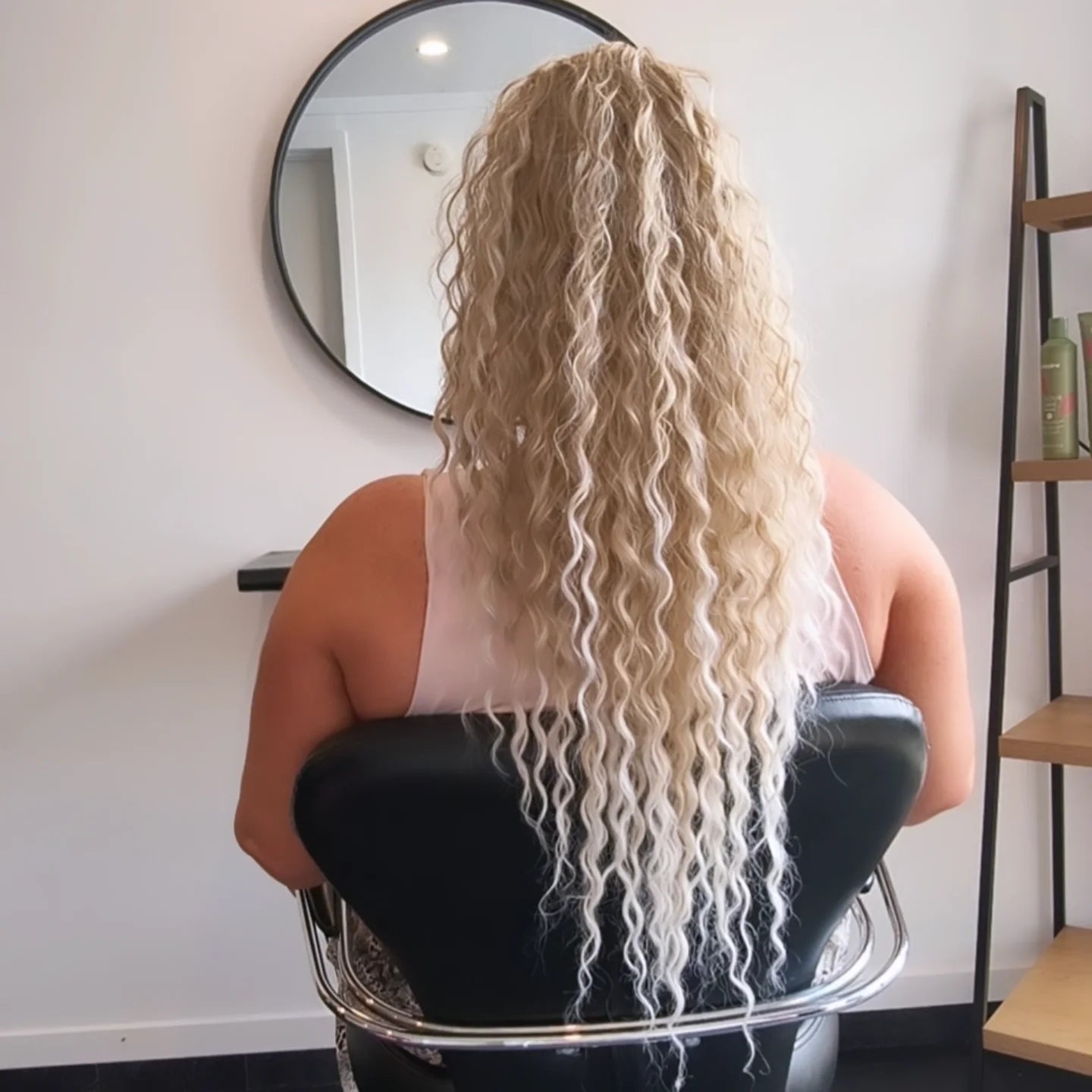 28" Wet n Wavy Iced Blonde